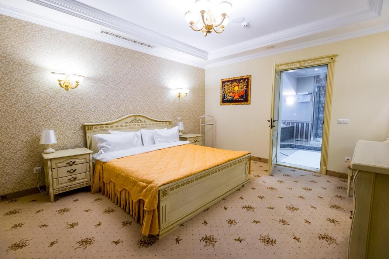 Hotel France Виниця Екстериор снимка A bedroom in the hotel