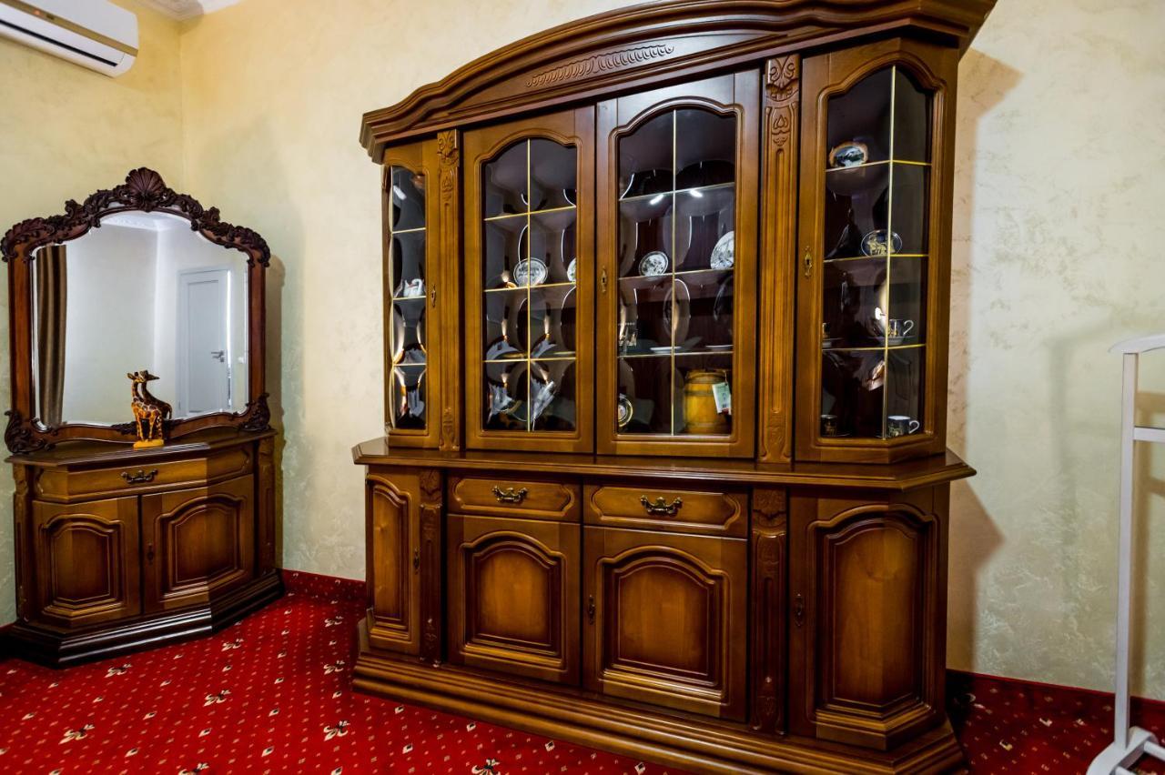 Hotel France Виниця Екстериор снимка A typical display cabinet