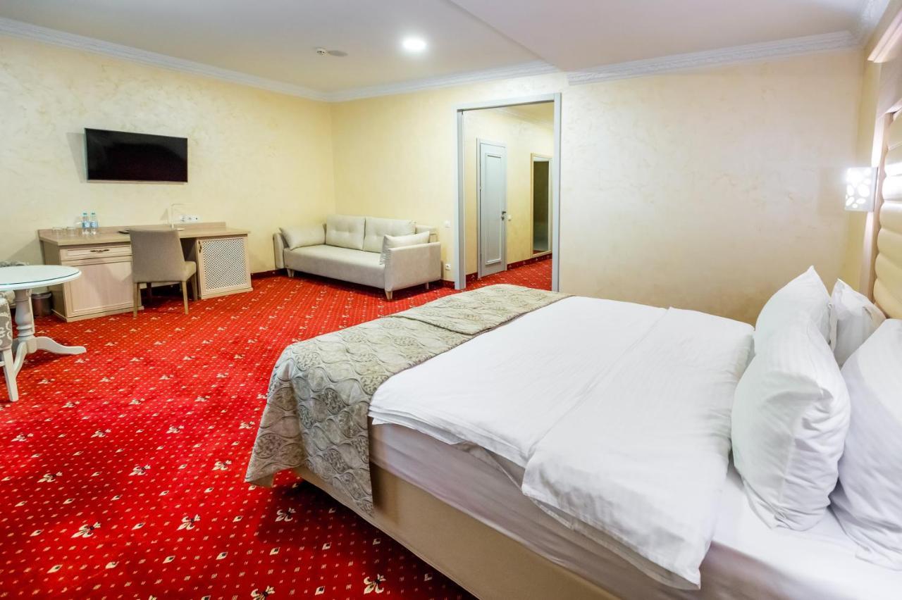 Hotel France Виниця Екстериор снимка A suite at the Radisson Blu Hotel, Vilnius