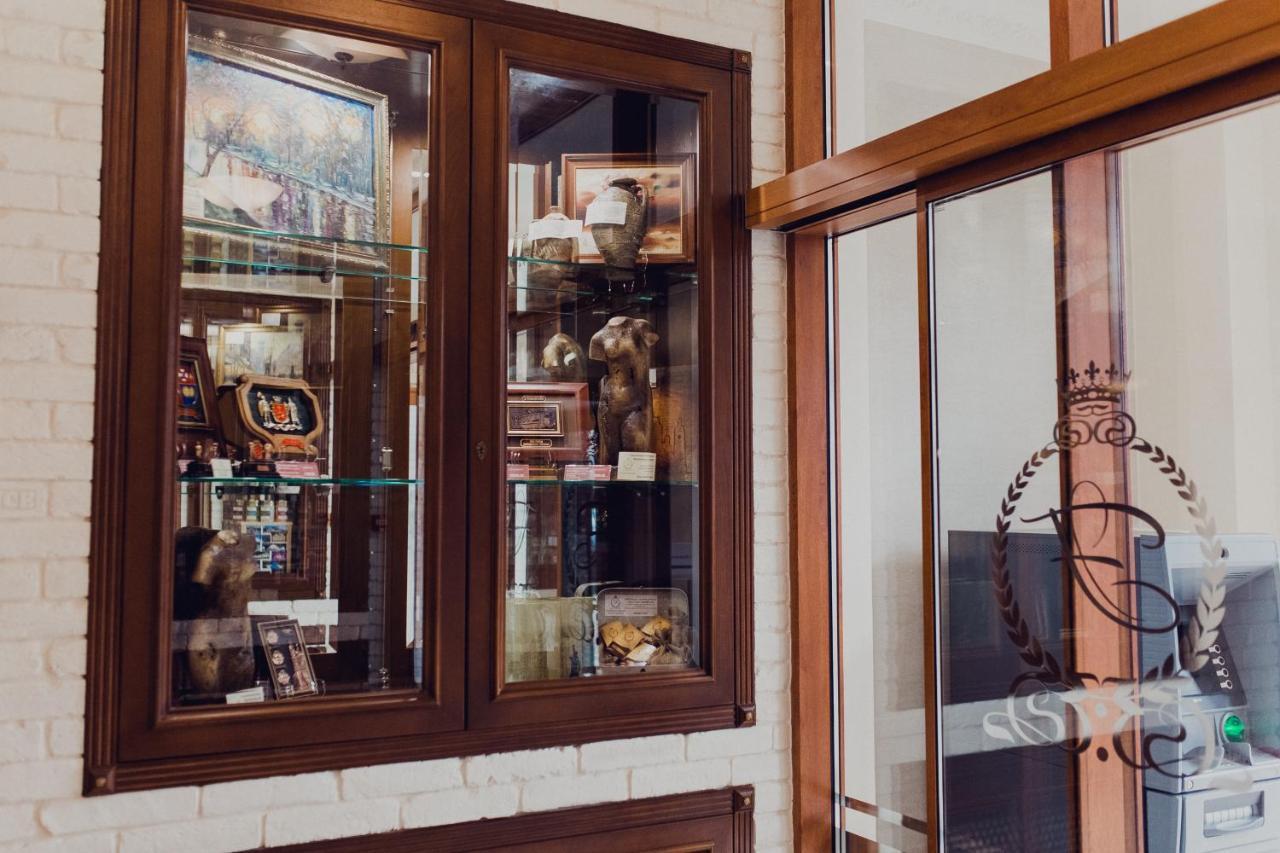 Hotel France Виниця Екстериор снимка A display case
