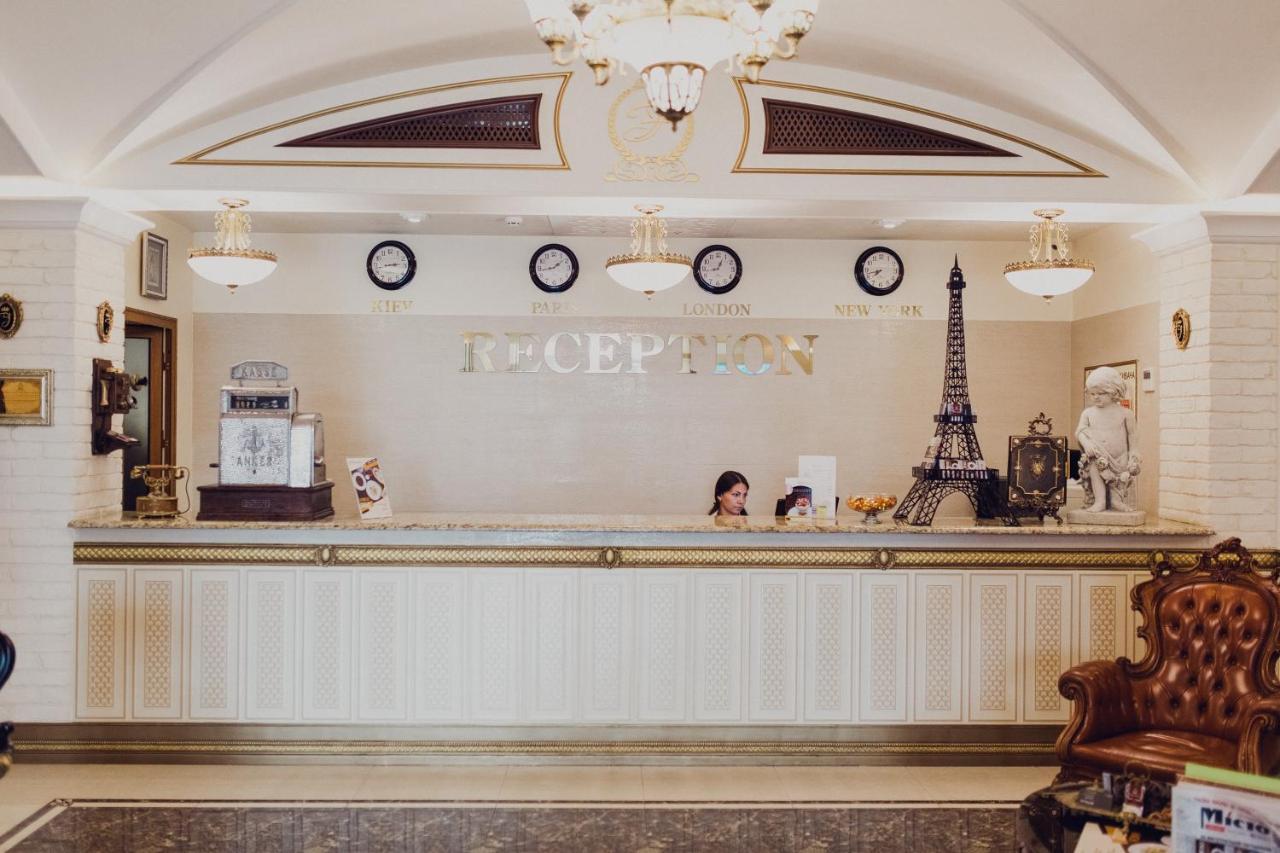 Hotel France Виниця Екстериор снимка Reception desk at the Hotel de Paris